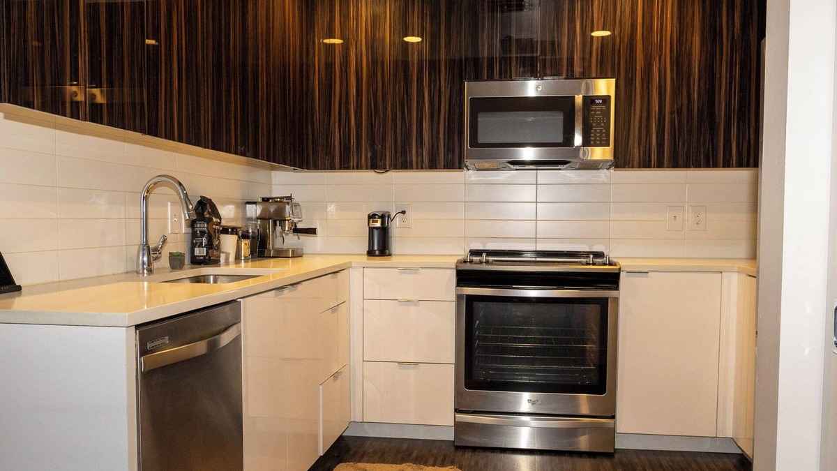 Golden Triangle House | M&M Luxury’s 2 Bedroom Exclusive Loft with Pool Table and added Amenities