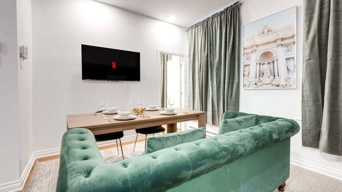 Milton Park Apartment | M11 | Boulevard Suites:Cozy 2-BR in DT Montreal 2C