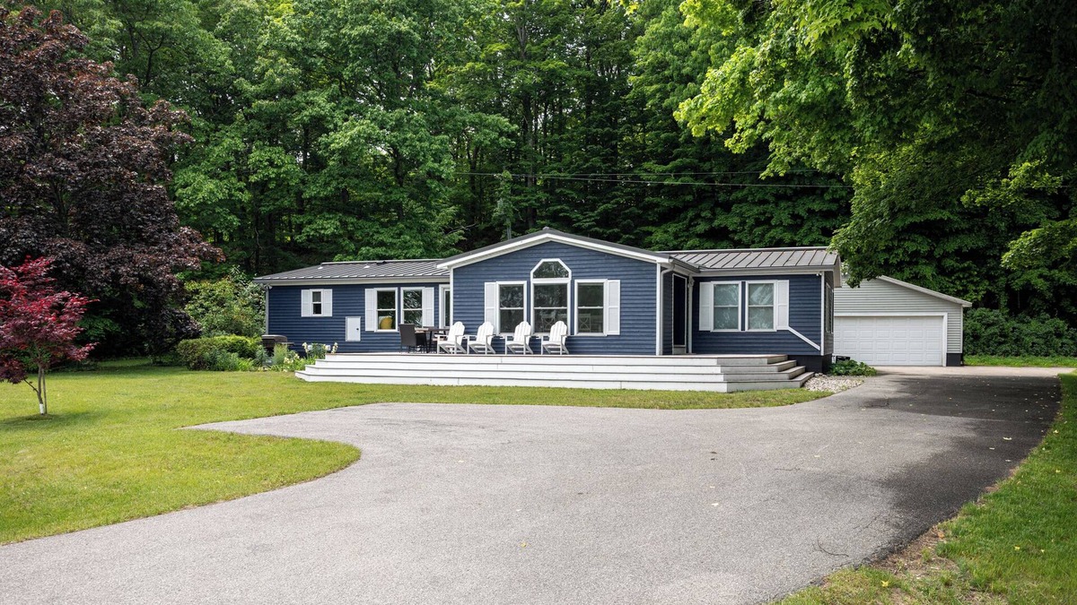 Traverse City House | M22 & You | Beach | Sauna | AC |