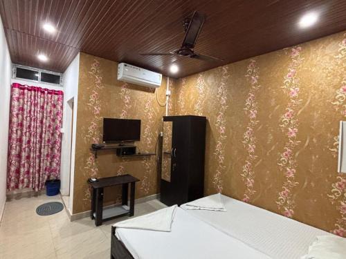 Khanapara Hotel | Maa Lodge