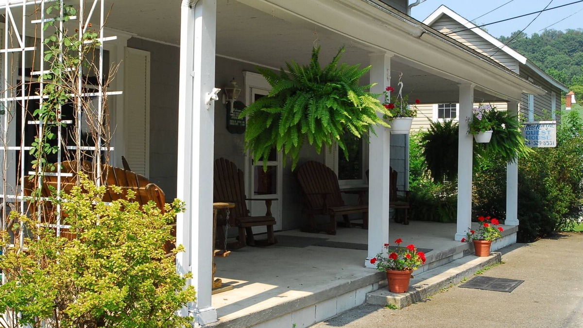 Mill Run House | MacKenzie Guest House in the heart of Ohiopyle