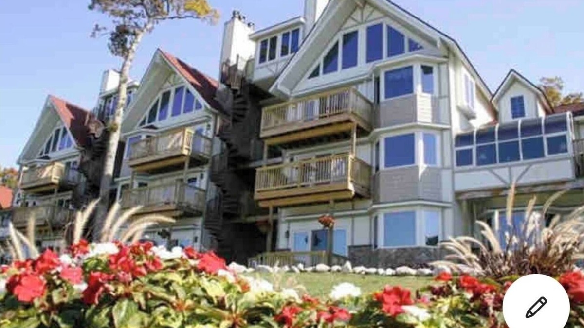 Mackinac Island Apartment | Mackinac island Lovely charming studio w/balcony!