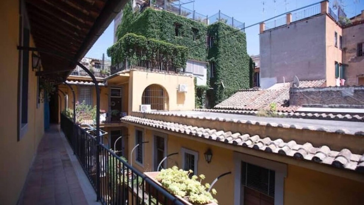 Rione VI Parione Apartment | Mad Hatter