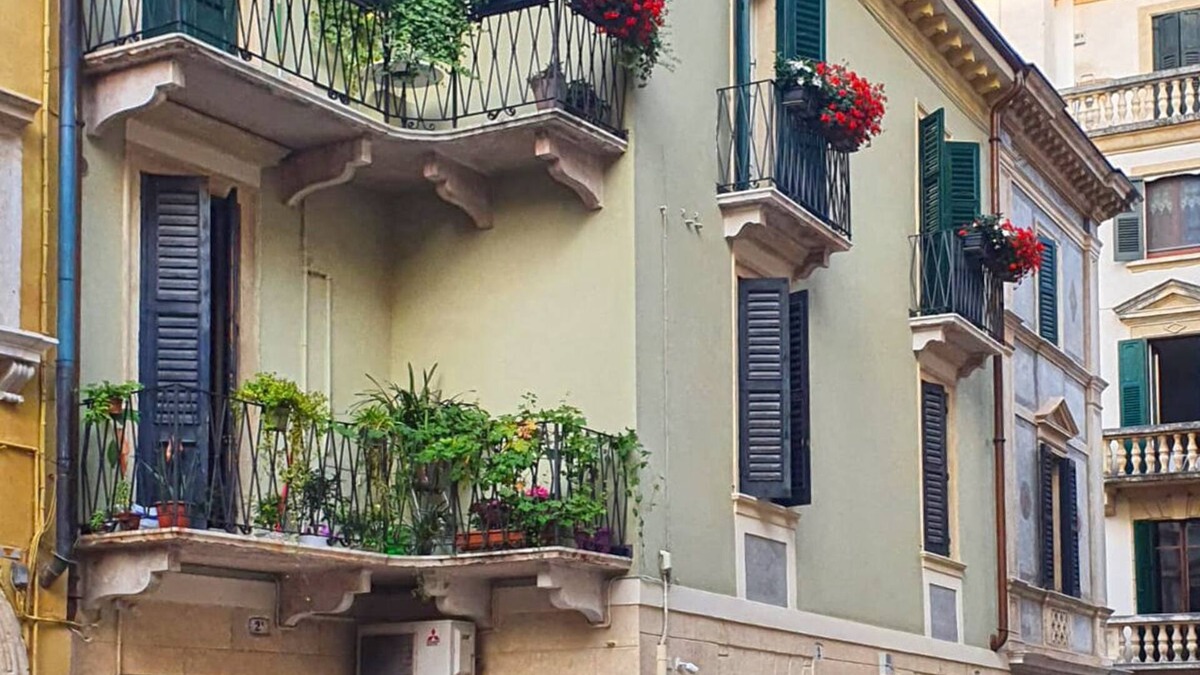 Citta Antica Apartment | MADAMA VERONA FLAT AL CELLINI IS A CENTRAL, COOL AND BRIGHT FLAT IN VERONA