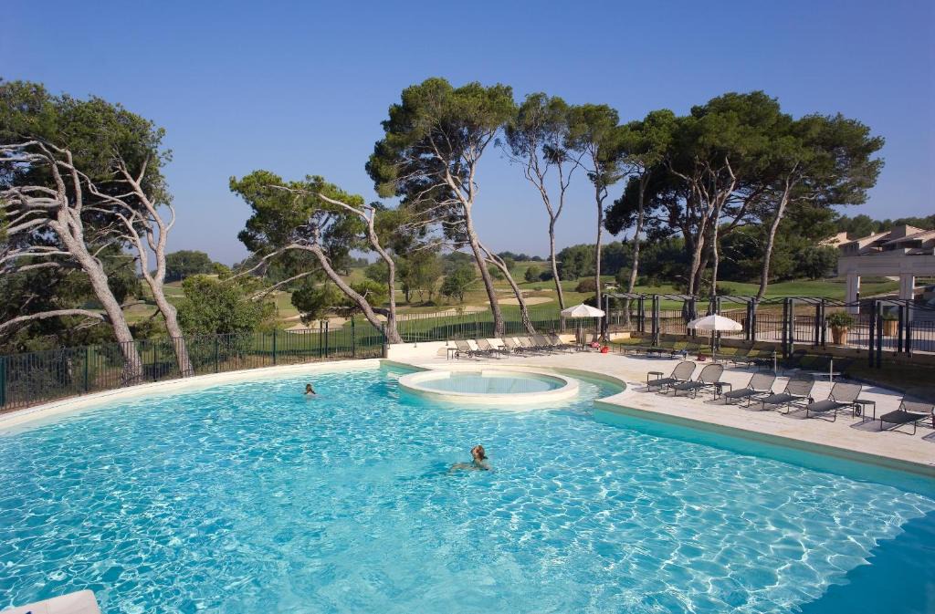 Saumane-de-Vaucluse Apartment | Madame Vacances Résidence Provence Country Club
