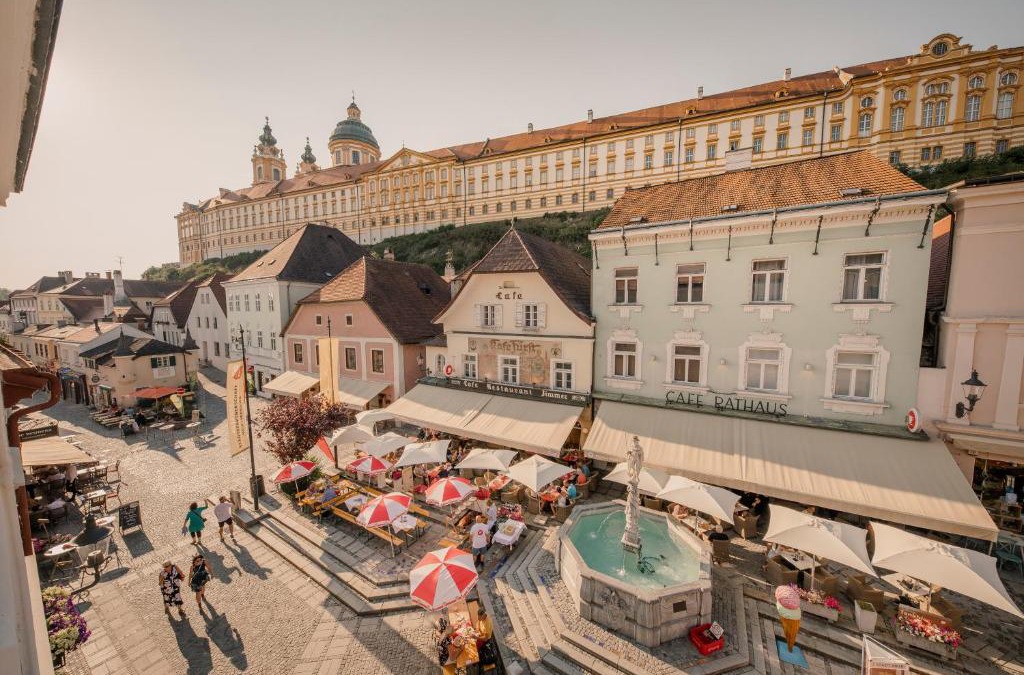 Melk Hotel | Madar Café Restaurant zum Fürsten
