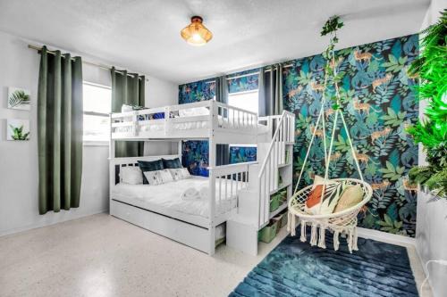 Williamsdale Square House | Madeira Beach Family & Pet Friendly Luxury Getaway