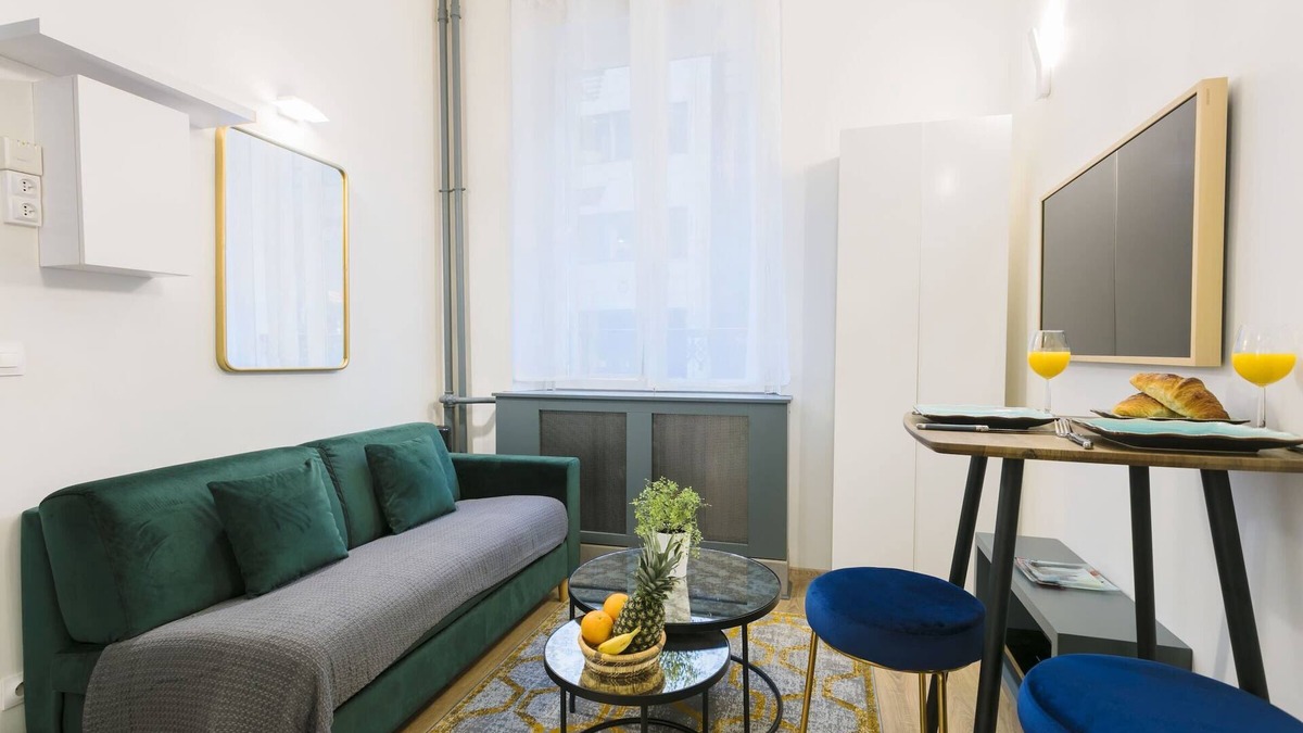Madeleine Apartment | Madeleine Area Charming & Stylish Studio