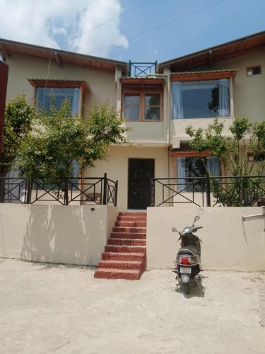 Mukteshwar House | Madhur Cottage Homestay