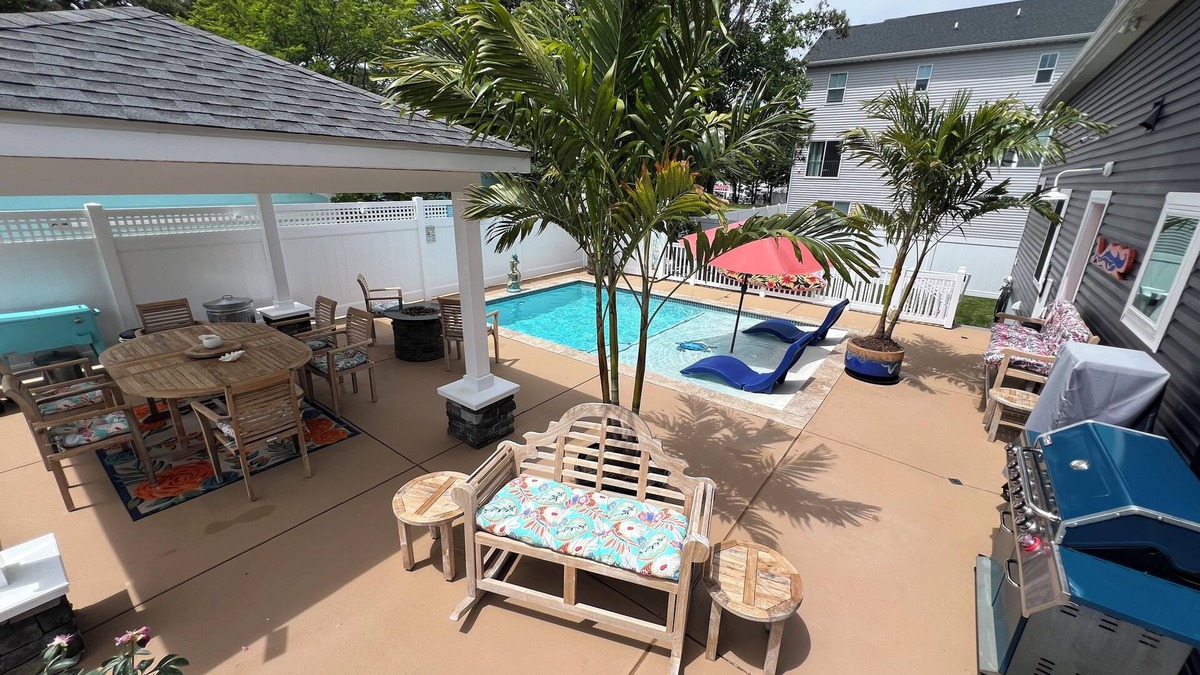 Edgewater Acres House | MADISON BAY BEACH GETAWAY-PRIVATE POOL-HOT TUB- FIRE PIT- WEEKLY STAY DISCOUNT