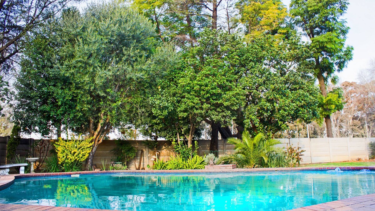 Alberton House | Madison House - A spacious 4 bedroom house with pool and braai area.