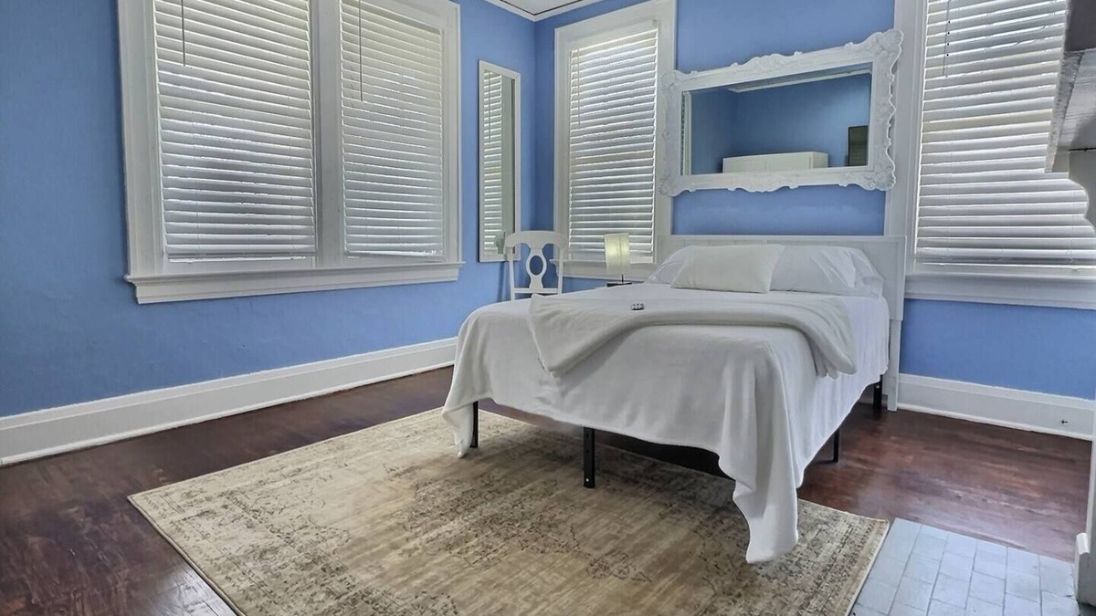Montgomery Apartment | Madison The Discovery Flat; History Rich 1 Bd/1 Ba in MGM