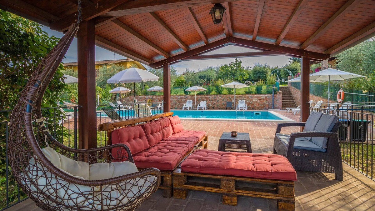 Casamaggiore Apartment | Madone 2, apartment in agriturismo. Pool, WiFi, tennis