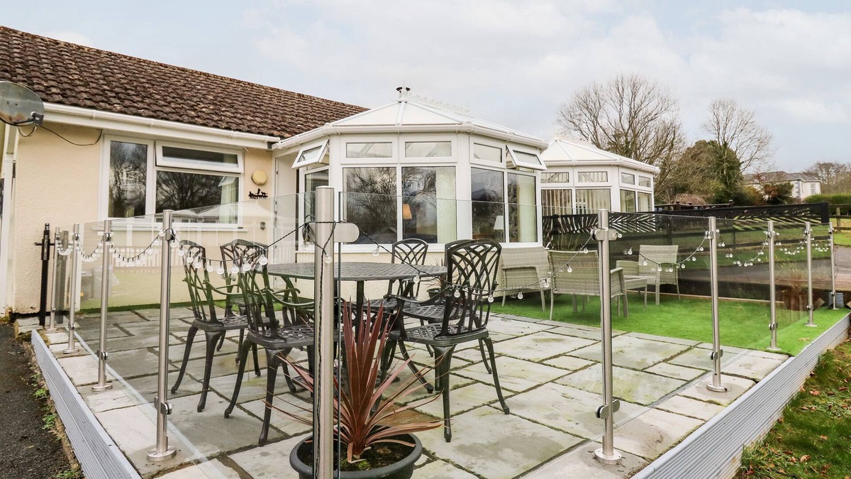 Ciliau-Aeron Cabin | MAES GLAS, pet friendly, with a garden in Ciliau Aeron