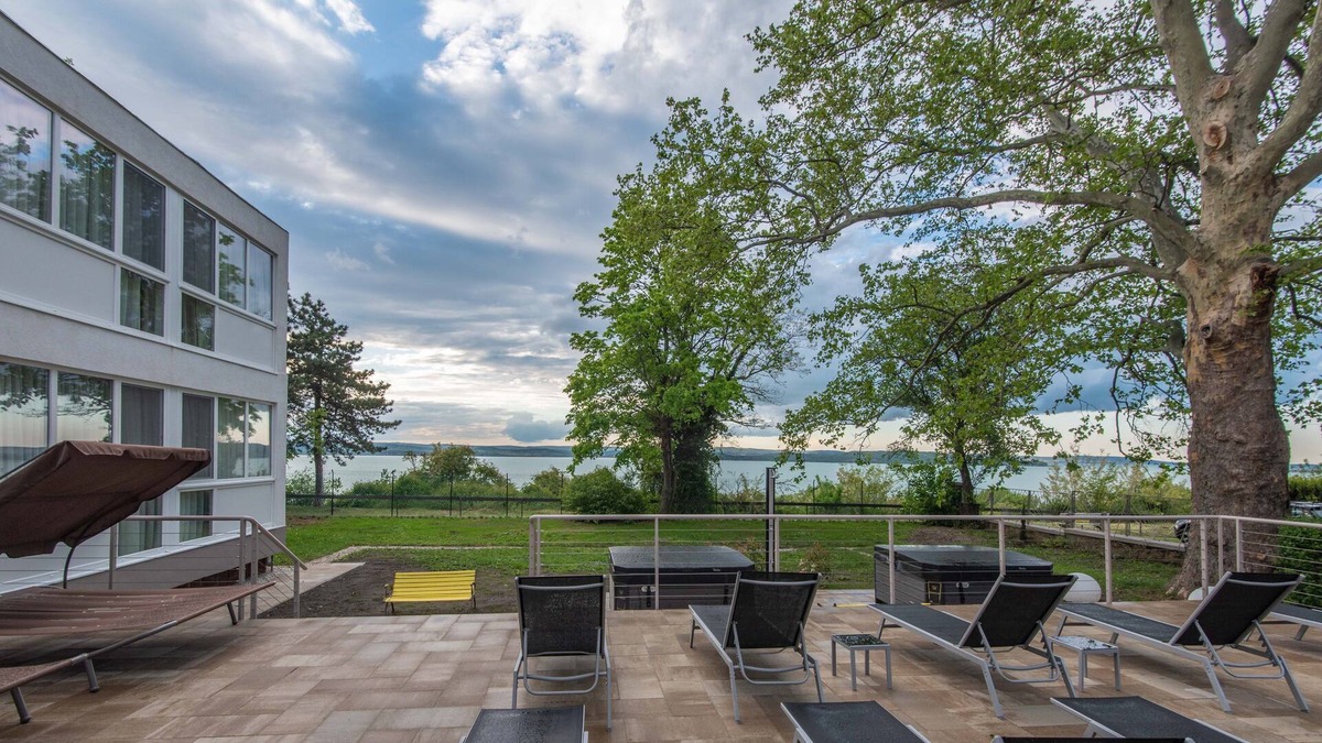 Balatonfoldvar House | Magaspart Panzió