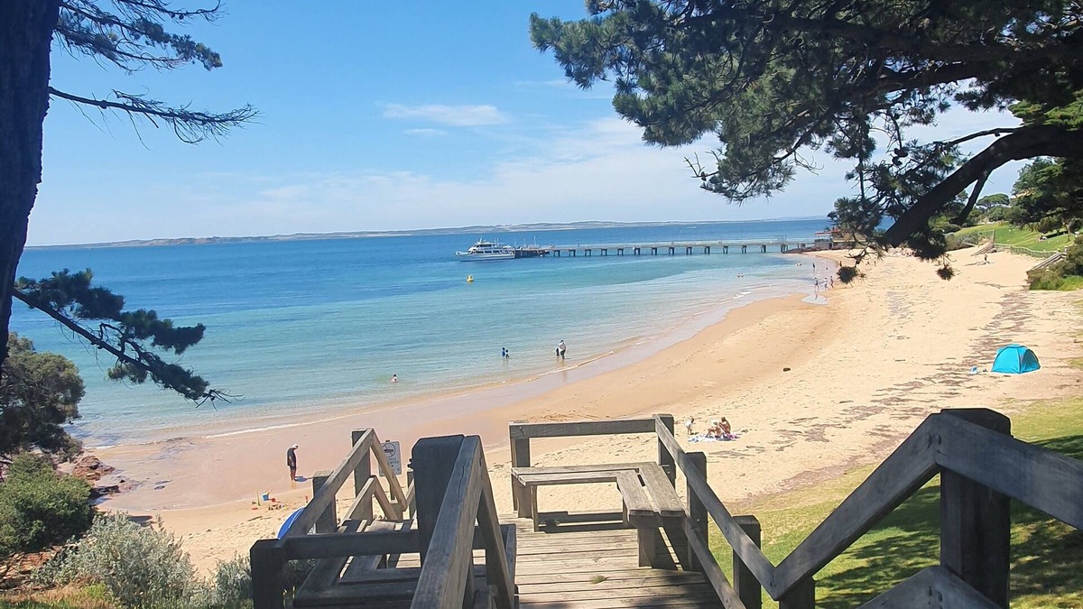 Cowes Apartment | Maggie's Place - rest, relax, rejuvenate!