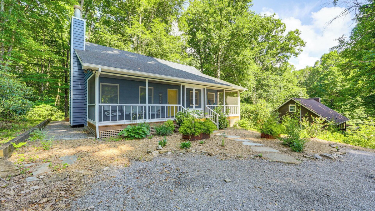 Maggie Valley Cottage | Maggie Valley Cottage w/Hot Tub & Creek View!