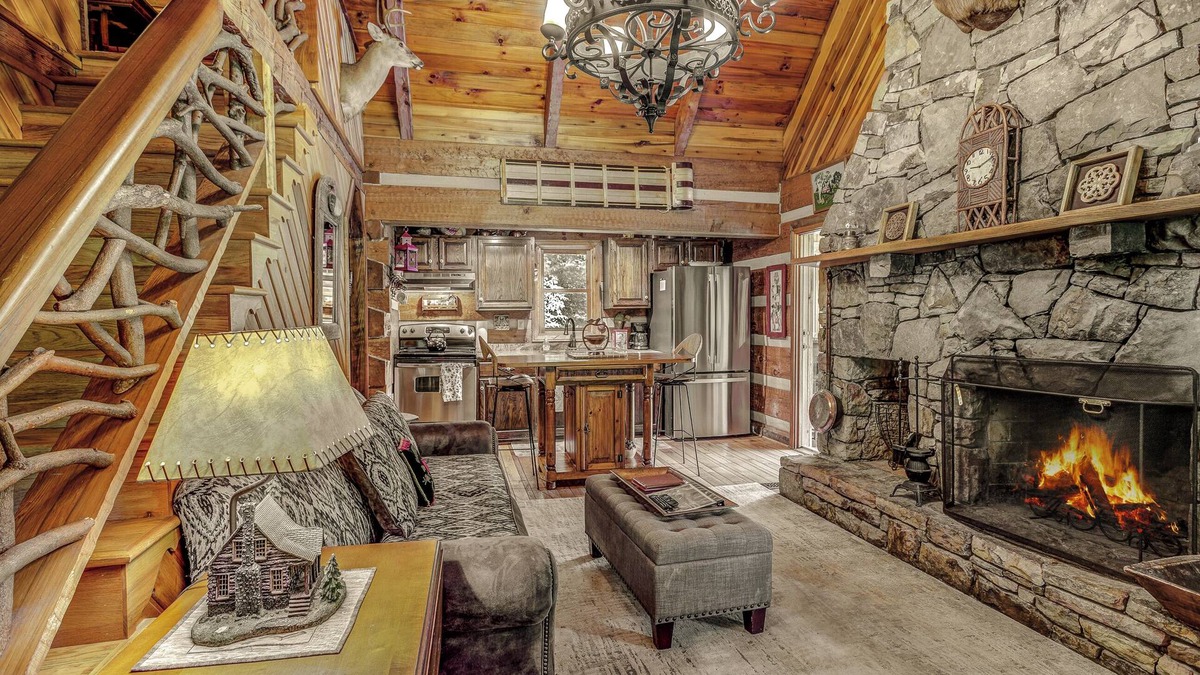 Sugar Grove Cabin | Magic Cabin: Private Petting Zoo, Firepit & Hot Tub