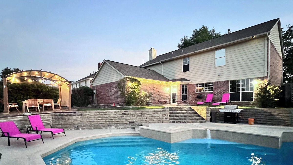 Lewisville House | Magic Oasis, Pool, Pavilion on large lot, Fantastic View, Sleep 16nn