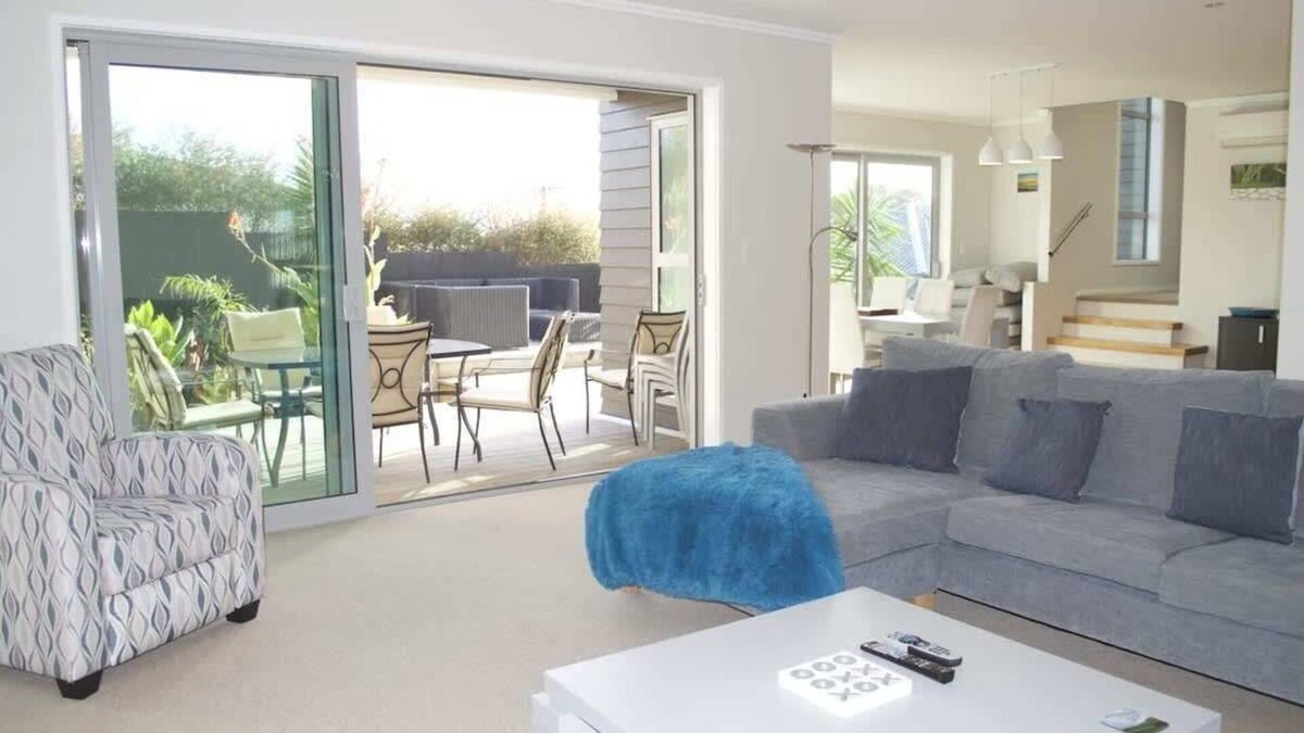 New Plymouth House | Magic on Molesworth - Prime CBD Location
