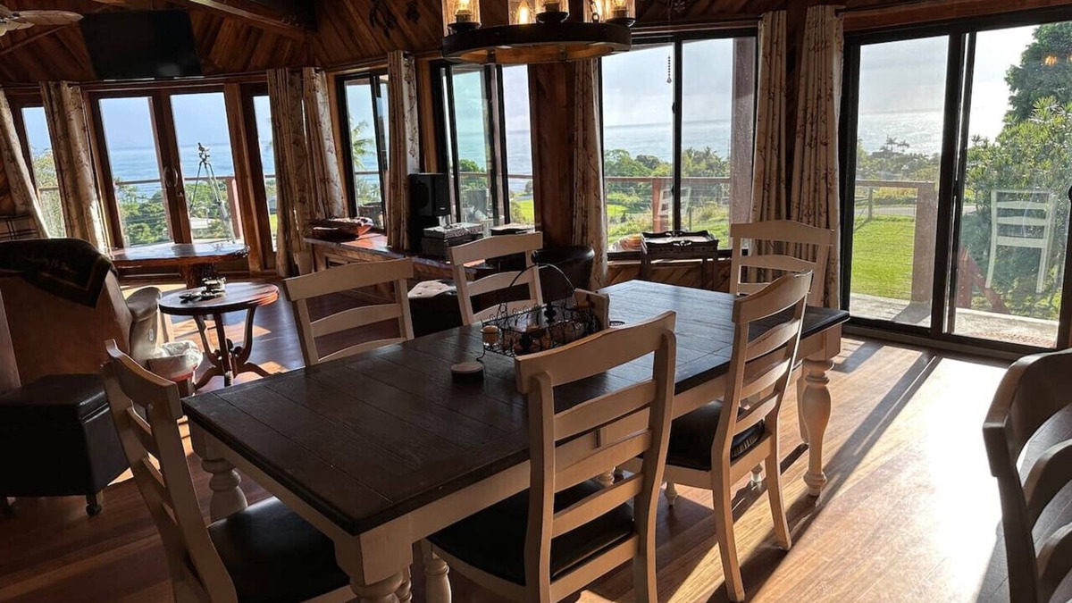 Wainaku Apartment | Magic Skies Main Level Living