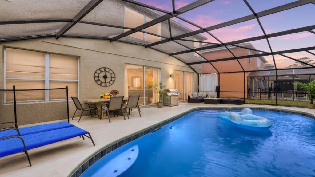 Kissimmee House | Magical 7BR Resort Pool Home Near Disney & Orlando Attractions