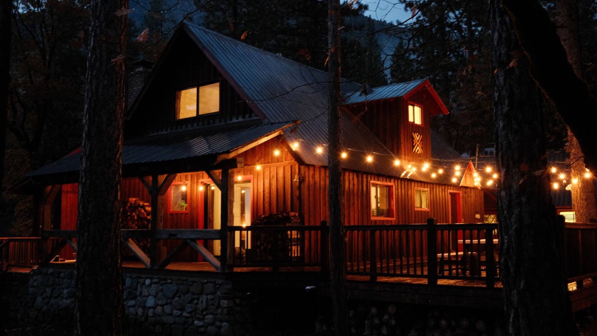 Sierra City Cabin | Magical Lost Sierra Bungalow! Dog friendly, mountain paradise!