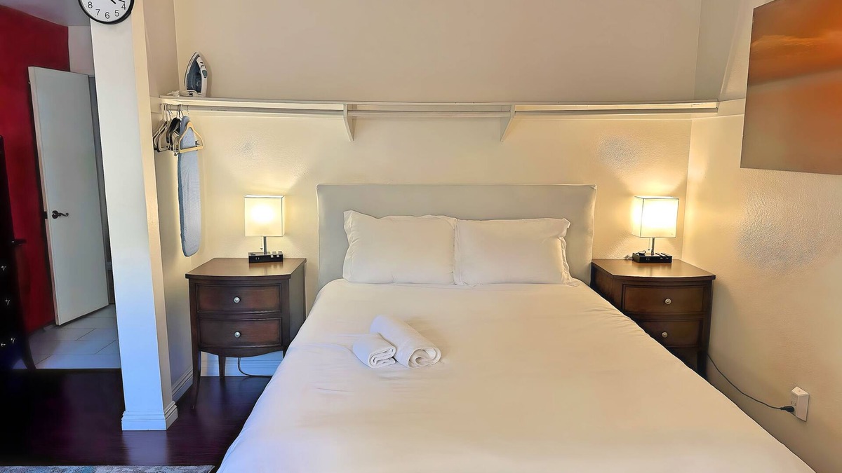La Presa Apartment | MaGiQ Private Master En-Suite w Private Bathroom, No Shared Spaces