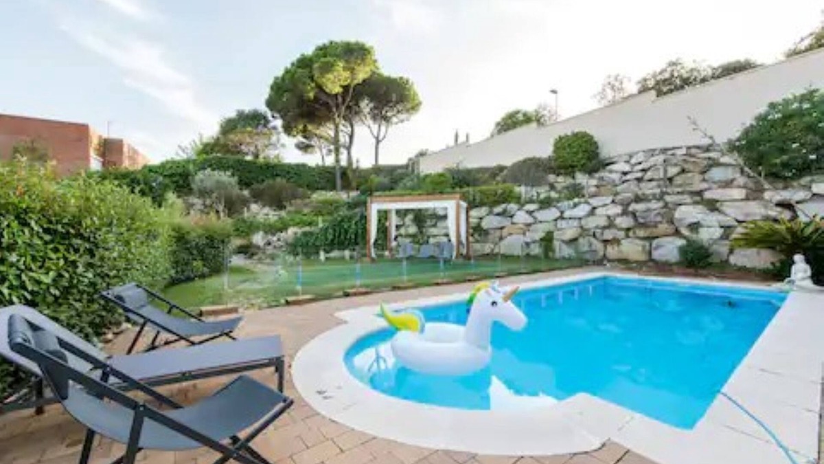 Badalona Villa | Magnífica Villa con Piscina con Vistas al mar y a Barcelona con 5 Dormitorios