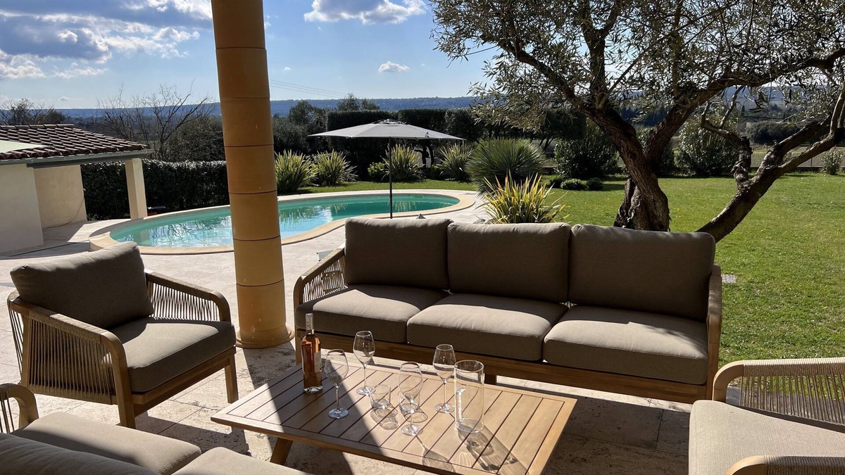 Saint-Quentin-la-Poterie Villa | Magnificent 10-person villa with lagoon pool and panoramic view.