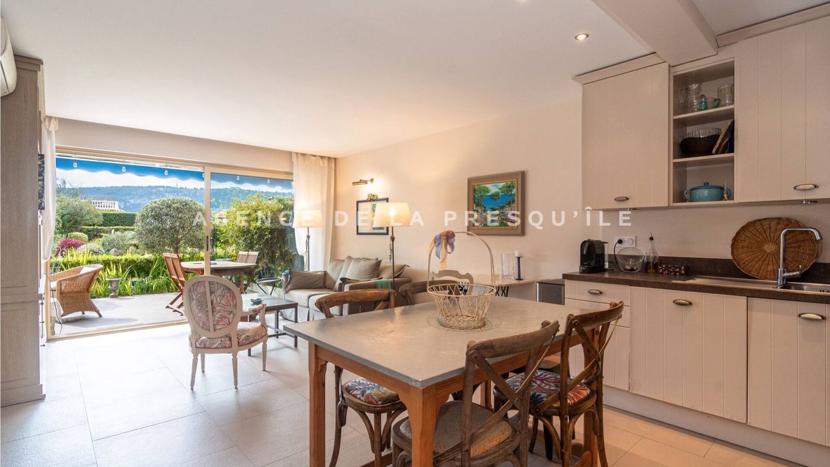Saint-Jean-Cap-Ferrat Apartment | MAGNIFICENT APARTMENT JUST A STONE'S THROW FROM THE BEACH