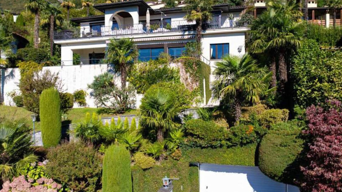 Minusio Villa | Magnificent villa with indoor pool and prime lake view location
