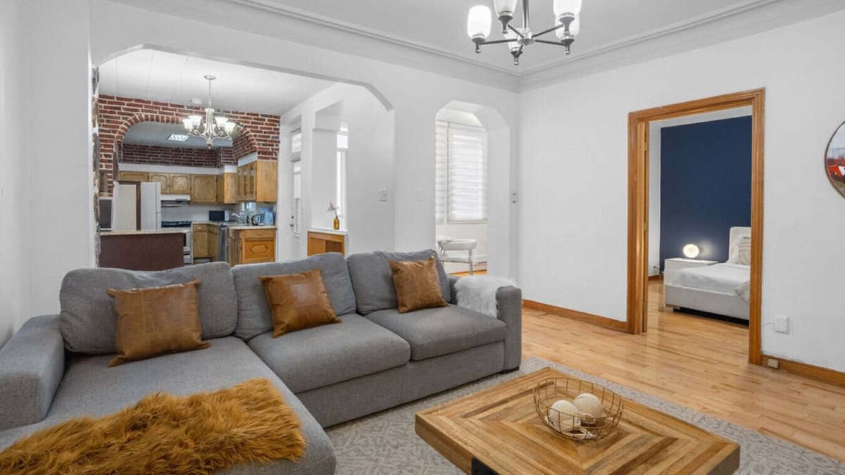 Plateau Mont Royal Apartment | Magnificent 4BR in Downtown Mont-Royal