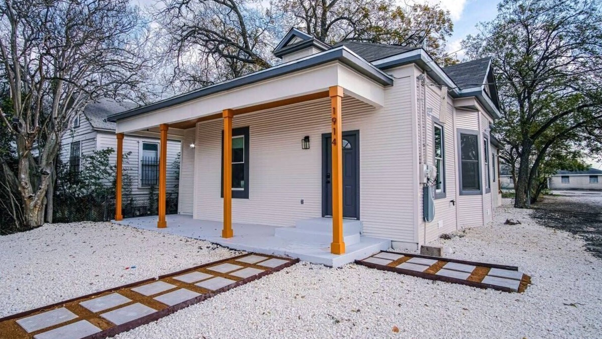 Eastside Promise Neighborhood House | Magnificent 4BR Near Famous Riverwalk and Downtown
