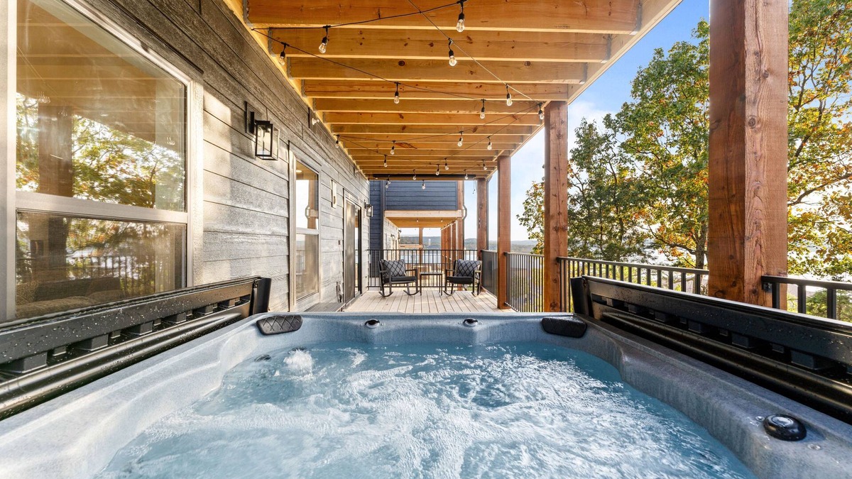 Hollister Cottage | Magnificent 7-bedroom lodge offers a luxurious retreat on Table Rock Lake!