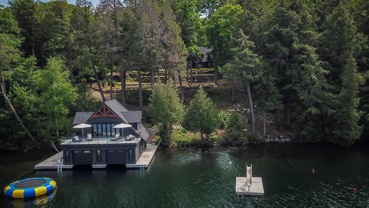 Seguin Cottage | Magnificent 7bdrm 8bath luxury on Lake Joe! Hot Tub! Gym! Boathouse! Sauna!