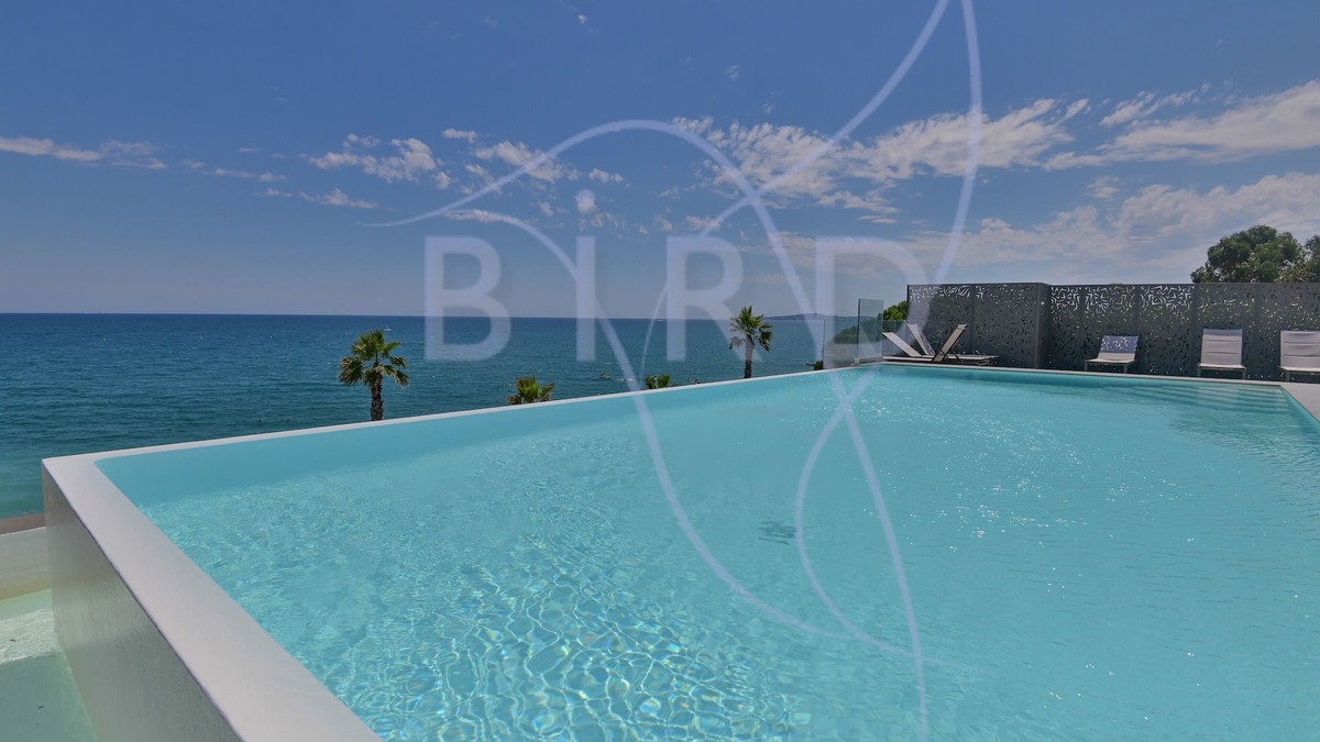 Villeneuve Loubet Beach Apartment | Magnificent apartment on the ground floor and next to the sea
