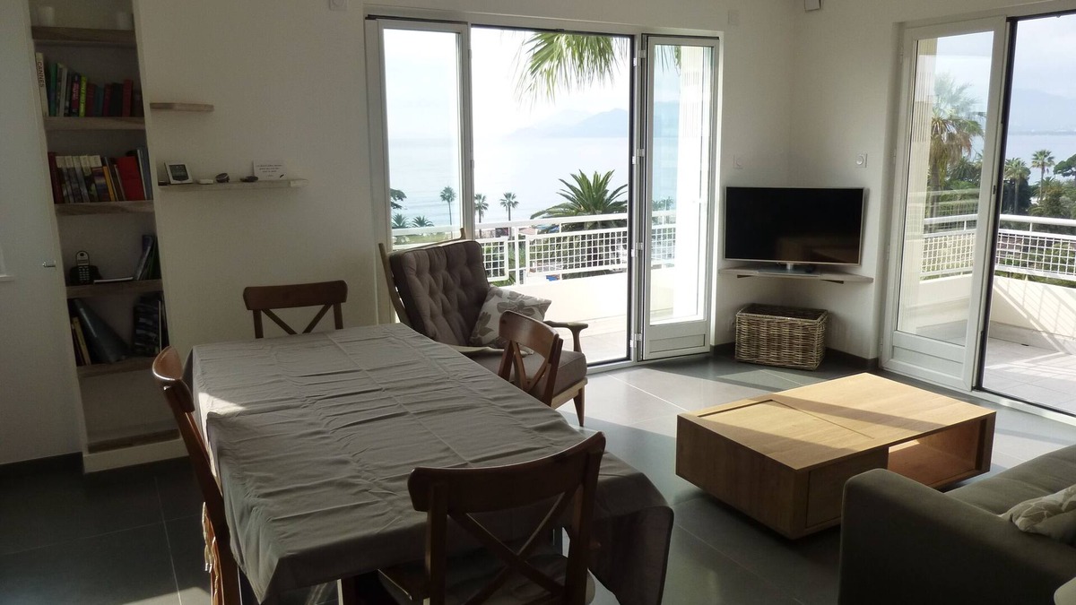 Cannes Apartment | MAGNIFICENT APARTMENT RENOVATED CANNES, 52m2,100 M FROM THE BEACH, CLIM, PARKING,