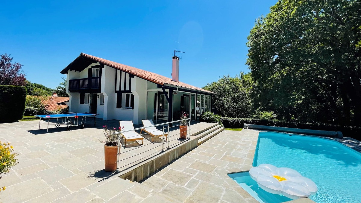 Bassussarry Villa | Magnificent Basque villa near Biarritz