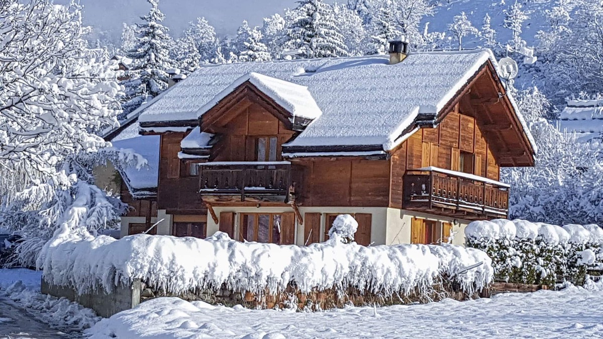 Saint-Chaffrey Ski Chalet | Magnificent chalet with jacuzzi and view of the mountain in Serre Chevalier