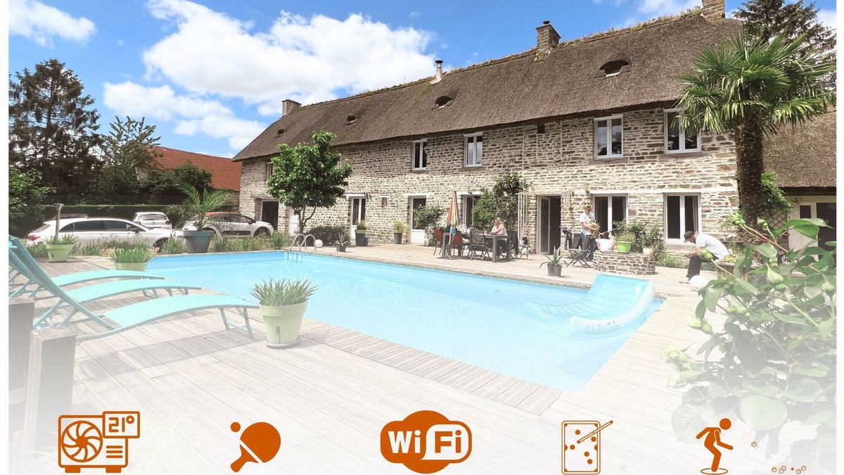 Conde-sur-Noireau Villa | Magnificent stone villa with thatched roof and heated swimming pool