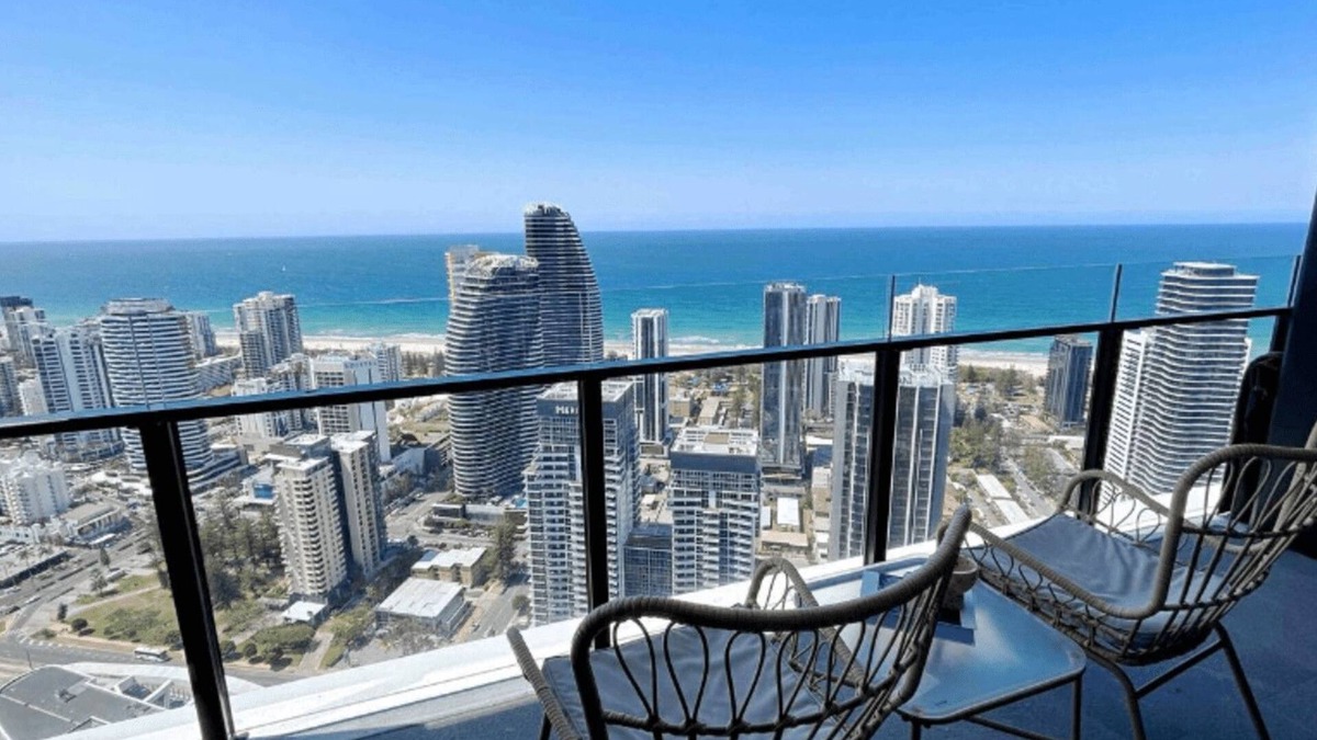 Broadbeach Apartment | Magnificent Full Ocean View at Casino Free Parking - CoastHM