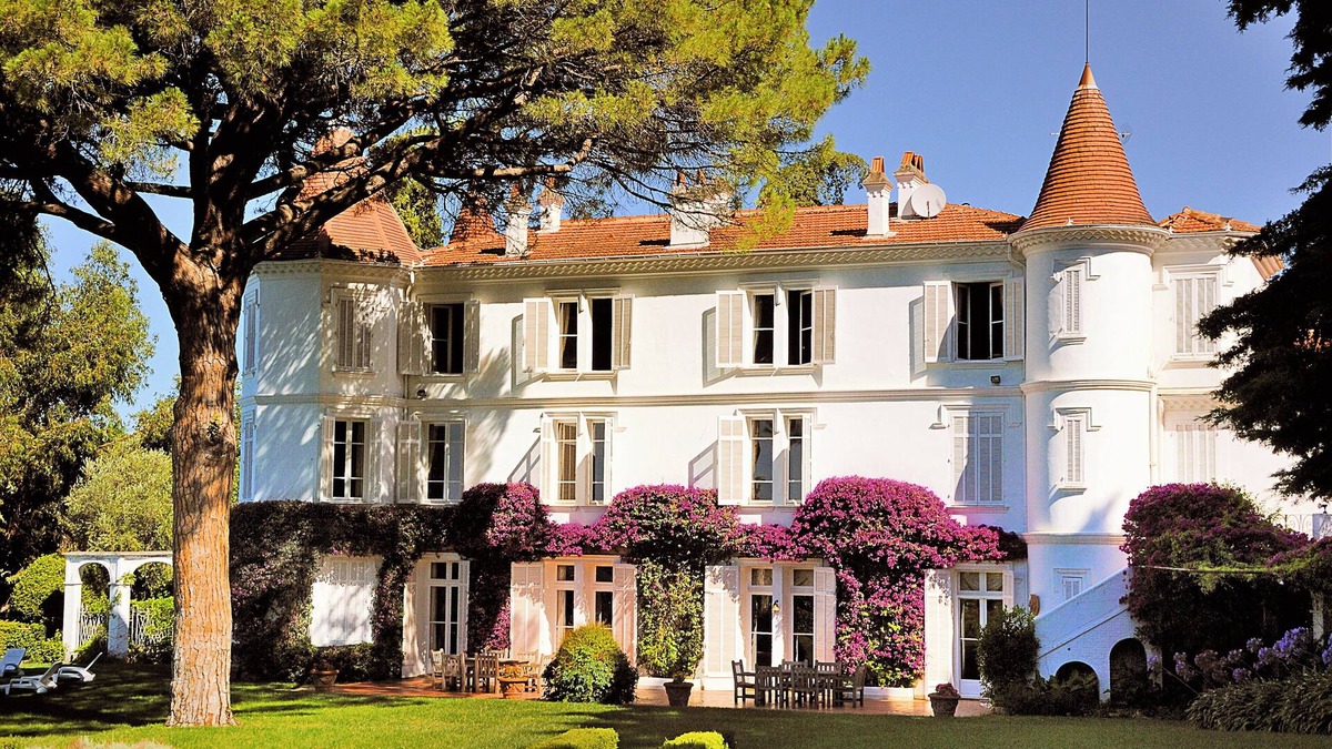 Cannes House | MAGNIFICENT HILLTOP CHATEAU WITH SEA VIEWS, 10 minutes from Cannes Croisette