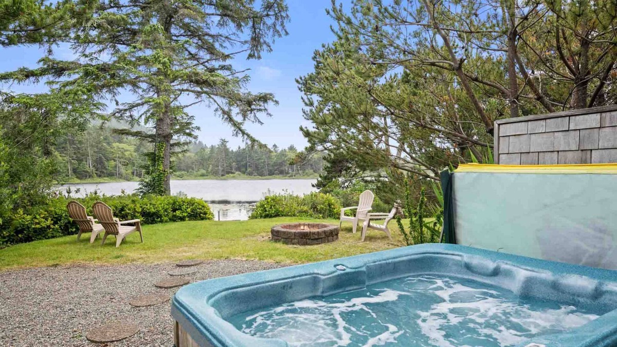 Rockaway Beach House | Magnificent Lakeshore Escape, Private Dock, Hot Tub, Pet Friendly, BBQ, Fire-Pit, Short Walk 2 Beach