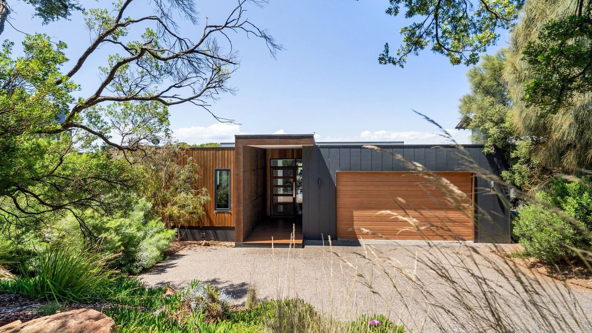 St. Andrews Beach House | MAGNIFICENT MAX, SUPERB HOLIDAY LUXURY, ST ANDREWS BEACH, OCEANSIDE, GOLF!