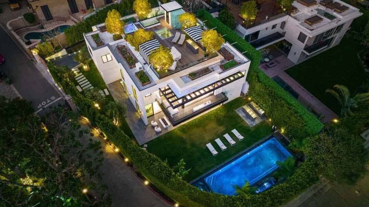 Trousdale Estates House | Magnificent new architectural private and gated community in Beverly Hills flats