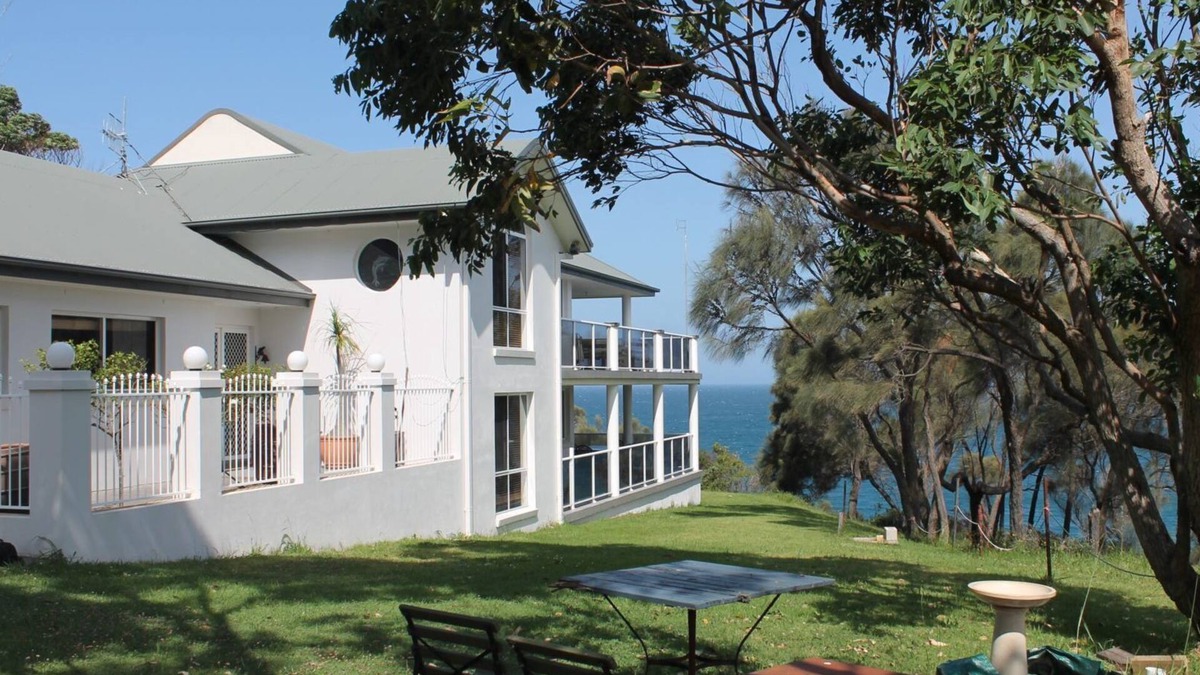 Malua Bay House | Magnificent Ocean Living Malua Bay