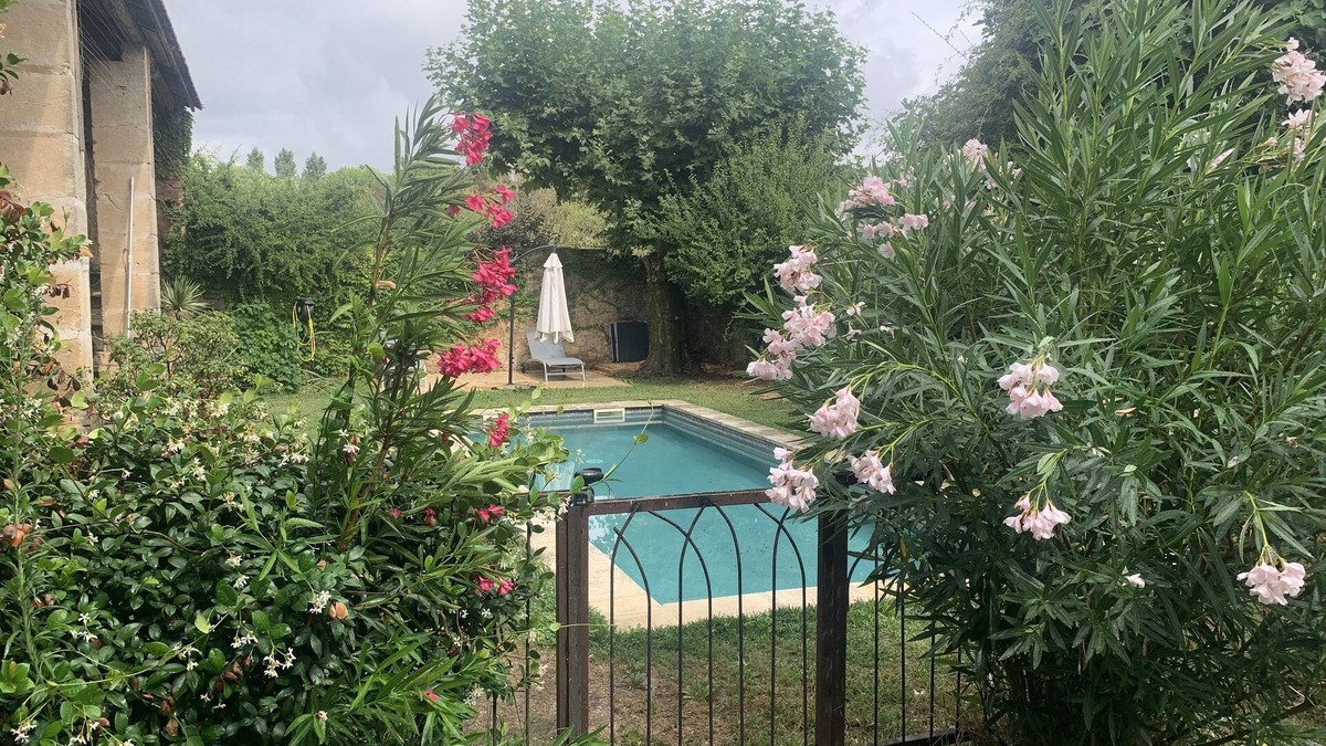 Charleval Cottage | Magnificent outbuilding in Mas Provencal with swimming pool, near Pont Royal golf course