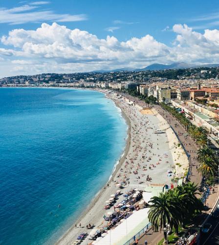 Ventabrun Apartment | Magnificent renovated apartment, 2 rooms of 45 m2, close tothe sea, top floor, terrace