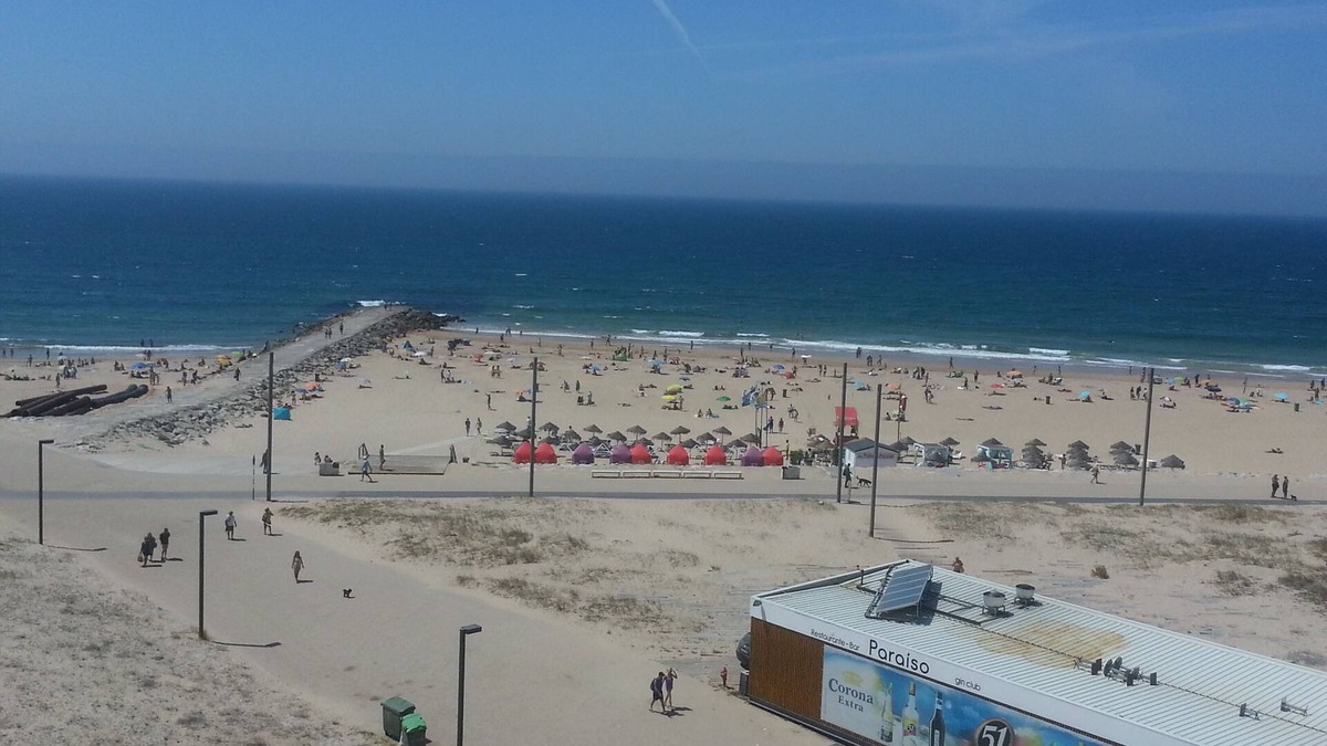 Costa de Caparica Apartment | Magnificent sea views, large apartment suitable for families, on the beach